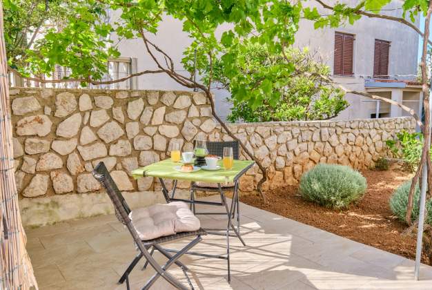 Apartment Nika 1, quiet stay by the sea for couples in Mali Lošinj