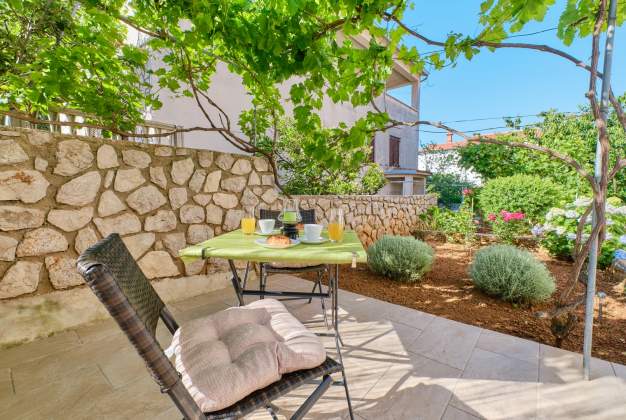 Apartment Nika 1, quiet stay by the sea for couples in Mali Lošinj