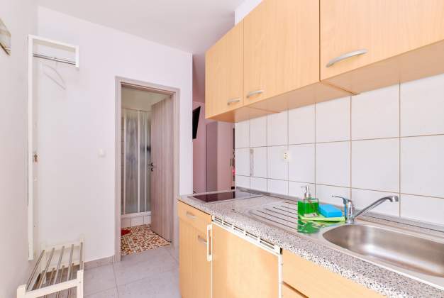 Apartment Nika 2, peaceful stay just steps from the sea in Mali Lošinj