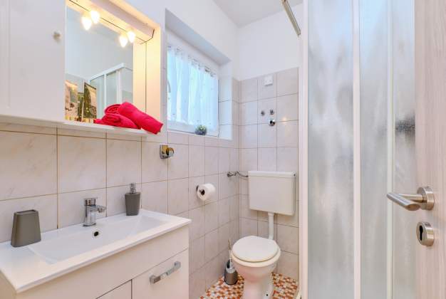 Apartment Nika 2, peaceful stay just steps from the sea in Mali Lošinj