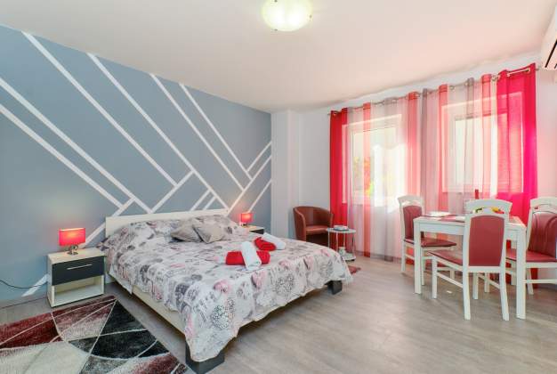 Apartment Nika 2, peaceful stay just steps from the sea in Mali Lošinj