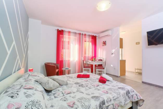 Apartment Nika 2, peaceful stay just steps from the sea in Mali Lošinj