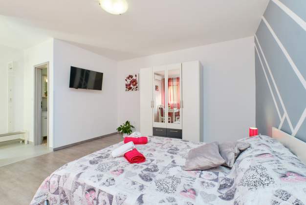 Apartment Nika 2, peaceful stay just steps from the sea in Mali Lošinj