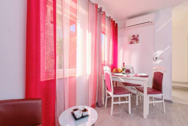 Apartment Nika 2, peaceful stay just steps from the sea in Mali Lošinj