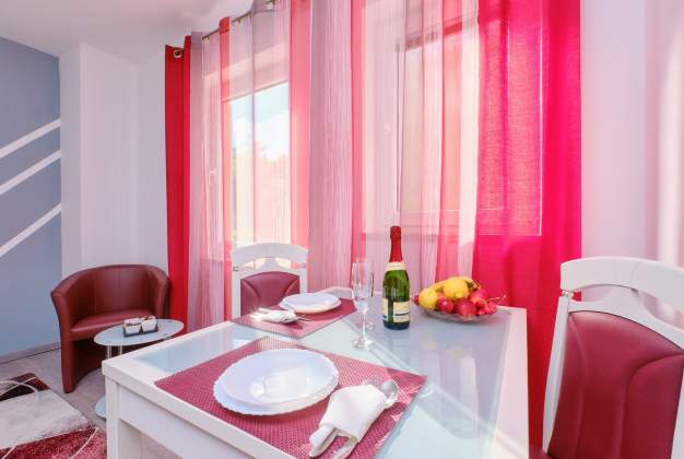 Apartment Nika 2, peaceful stay just steps from the sea in Mali Lošinj