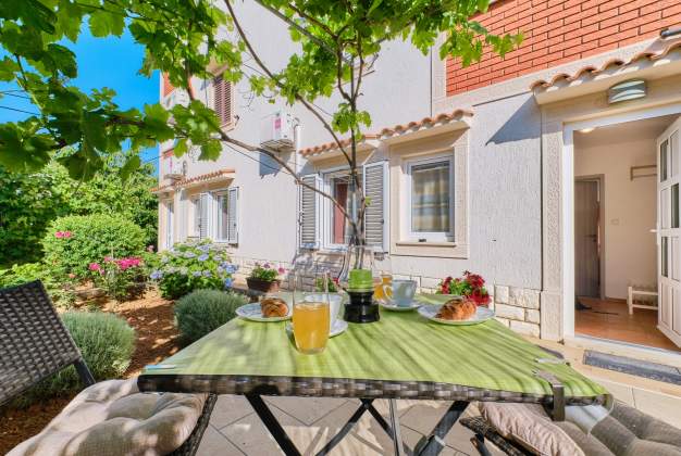 Apartment Nika 2, peaceful stay just steps from the sea in Mali Lošinj