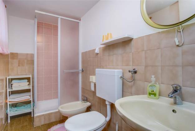 Apartment Nona 1 rustic apartment for 4 people, Miholascica