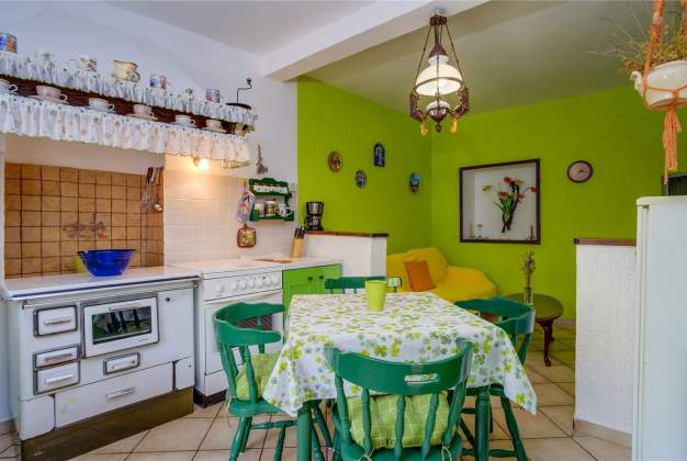 Apartment Nona 1 rustic apartment for 4 people, Miholascica