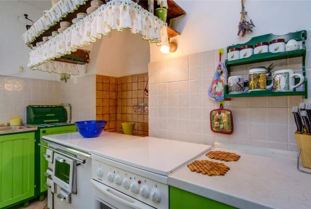 Apartment Nona 1 rustic apartment for 4 people, Miholascica