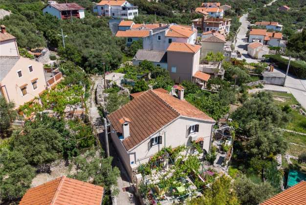 Apartment Nona 1 rustic apartment for 4 people, Miholascica