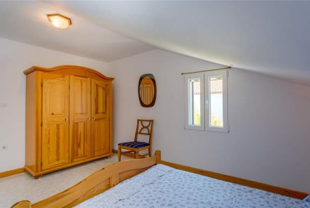 Apartment Nona 2 rustic apartment for 4 people Miholascica