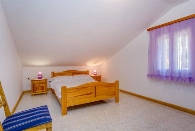 Apartment Nona 2 rustic apartment for 4 people Miholascica