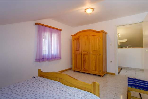 Apartment Nona 2 rustic apartment for 4 people Miholascica