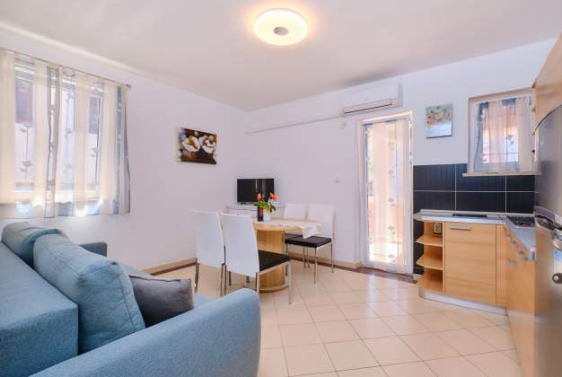 AApartment Orangina 1, close to the center and the beach of St. Martin, Mali Lošinj