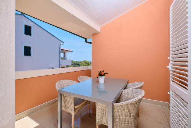 AApartment Orangina 1, close to the center and the beach of St. Martin, Mali Lošinj