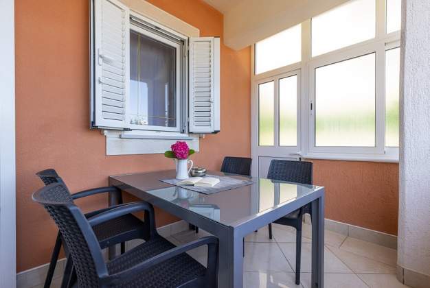 Apartment Orangina 2, quiet location 100m from the sea, Mali Lošinj
