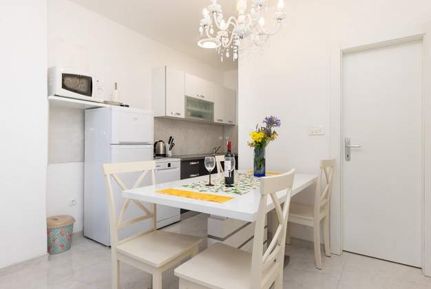 Apartment Orangina 2, quiet location 100m from the sea, Mali Lošinj