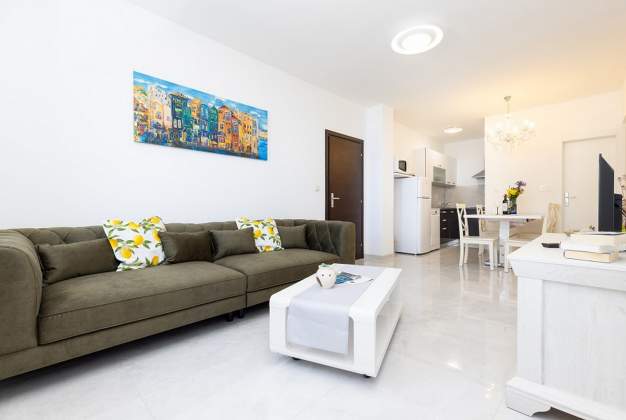 Apartment Orangina 2, quiet location 100m from the sea, Mali Lošinj