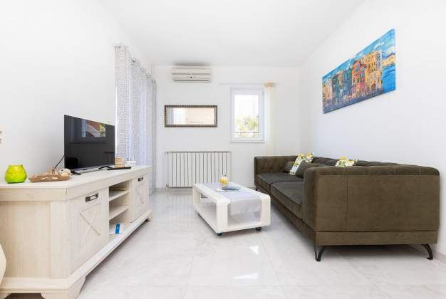 Apartment Orangina 2, quiet location 100m from the sea, Mali Lošinj