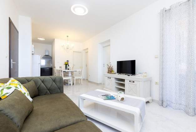 Apartment Orangina 2, quiet location 100m from the sea, Mali Lošinj