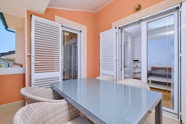Apartment Orangina 3, sea View, 100m from the beach, Mali Losinj