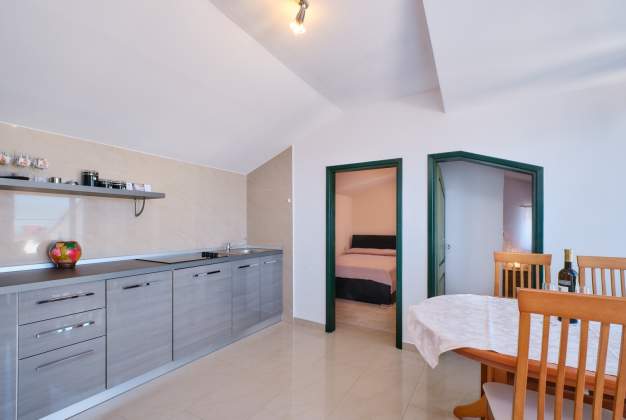 Apartment Orangina 4, peaceful vacation 100m from the sea, Mali Lošinj