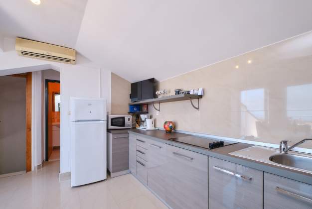 Apartment Orangina 4, peaceful vacation 100m from the sea, Mali Lošinj