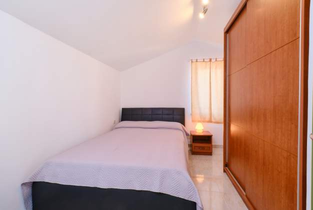 Apartment Orangina 4, peaceful vacation 100m from the sea, Mali Lošinj