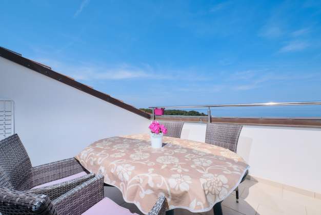 Apartment Orangina 4, peaceful vacation 100m from the sea, Mali Lošinj