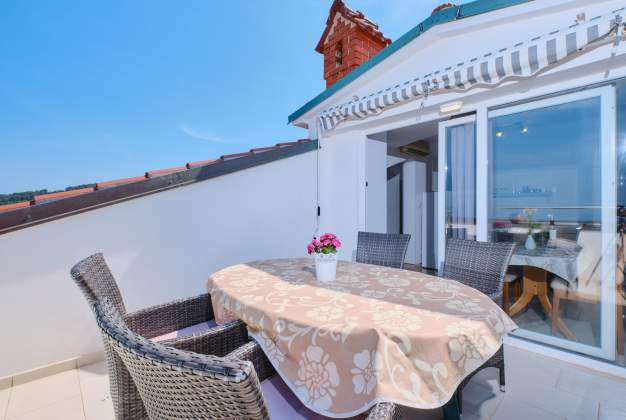 Apartment Orangina 4, peaceful vacation 100m from the sea, Mali Lošinj