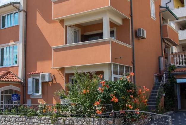 Apartment Orangina 4, peaceful vacation 100m from the sea, Mali Lošinj