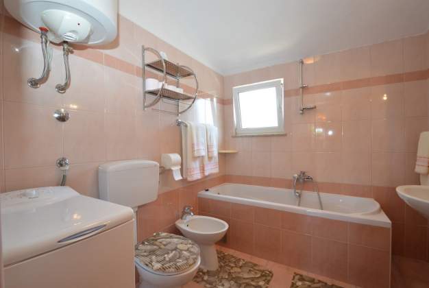 Apartment Orhideja 2, Spacious Stay in Mali Lošinj