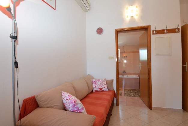 Apartment Orhideja 2, Spacious Stay in Mali Lošinj