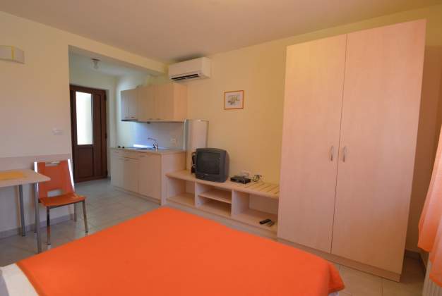Apartman Oskar 2 - Studio 100m from the beach in Privlaka, Mali Losinj
