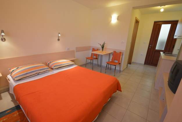Apartman Oskar 2 - Studio 100m from the beach in Privlaka, Mali Losinj