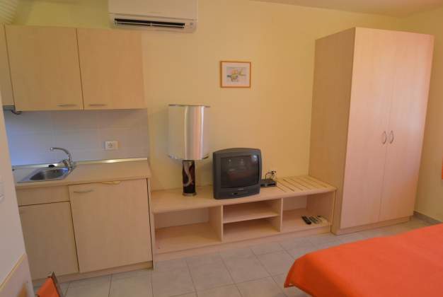 Apartman Oskar 2 - Studio 100m from the beach in Privlaka, Mali Losinj