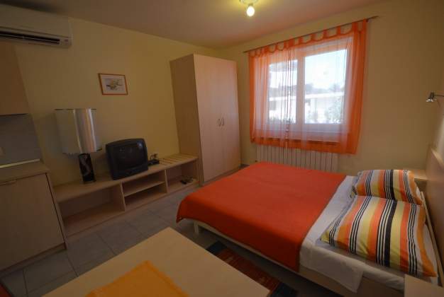 Apartman Oskar 2 - Studio 100m from the beach in Privlaka, Mali Losinj