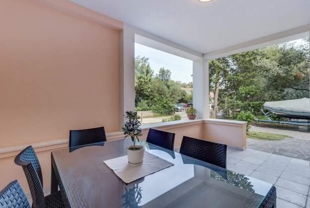 Apartment Pineta 1 located by the beach for 6 people, Artatore
