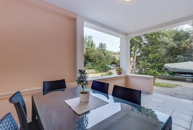 Apartmaji Pineta 1 - moderen apartma za 6 oseb v srcu Artatora Mali Lošinj, Hrvaška