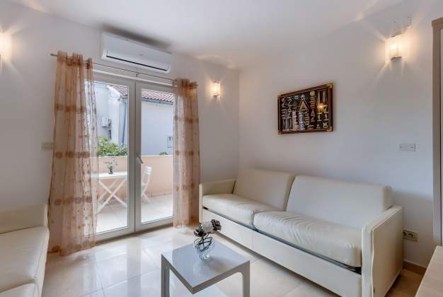 Apartment Pineta 1 located by the beach for 6 people, Artatore