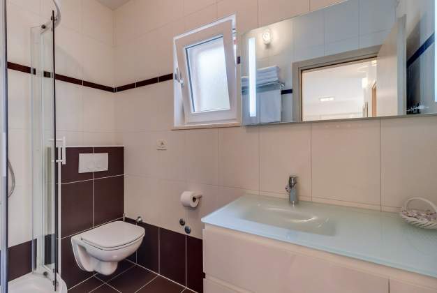 Apartman Pineta 1 smješten kraj plaže s pogledom na kristalno čisto more za 6 osoba, Artatore.