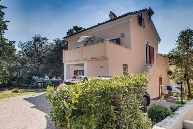 Apartment Pineta 1 located by the beach for 6 people, Artatore
