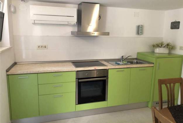 Apartman Pineta 2 - elegantan apartman za 3 osobe u mirnom mjestu Artatore, Mali Lošinj, Hrvatska. 