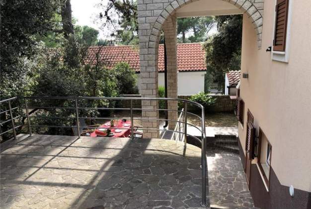 Apartman Pineta 2 - elegantan apartman za 3 osobe u mirnom mjestu Artatore, Mali Lošinj, Hrvatska. 