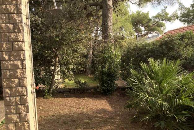 Apartma Pineta 2 - elegantno stanovanje za 3 osebe v mirnem mestu Artatore, Mali Lošinj, Hrvaška.