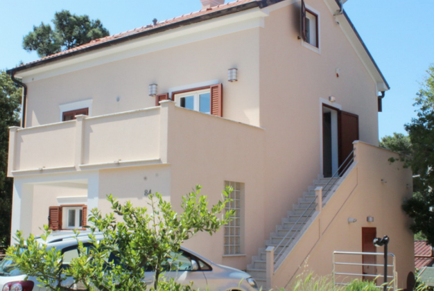 Apartman Pineta 2 - elegantan apartman za 3 osobe u mirnom mjestu Artatore, Mali Lošinj, Hrvatska. 