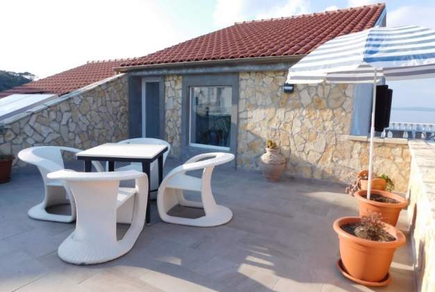 Appartamento Privlaka 1 - per 4 persone con vista sul mare - Lussin Piccolo.