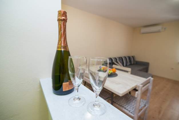 Apartment Rafaela 1 for 2-4, near Rovenska Beach - Veli Losinj