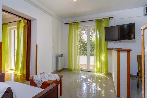 Apartment Rahela 1, for 4 people near Bojčić beach, Mali Lošinj