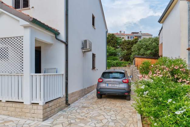 Apartment Rosa 1 quiet location for 4 people with a terrace, Mali Lošinj